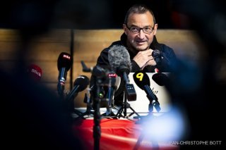 Alban Brigger, ingénieur du Département des risques naturels, lors d'une conférence de presse sur la situation actuelle suite au glissement de terrain et à l'évacuation du village de Blatten.